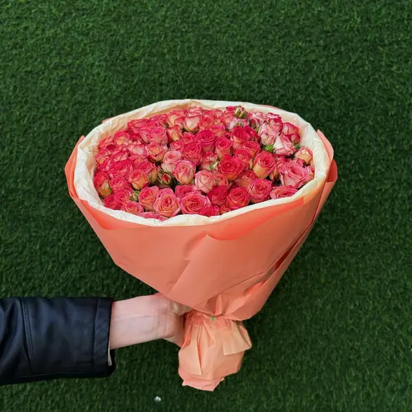 Букет из 25 кустовой розы